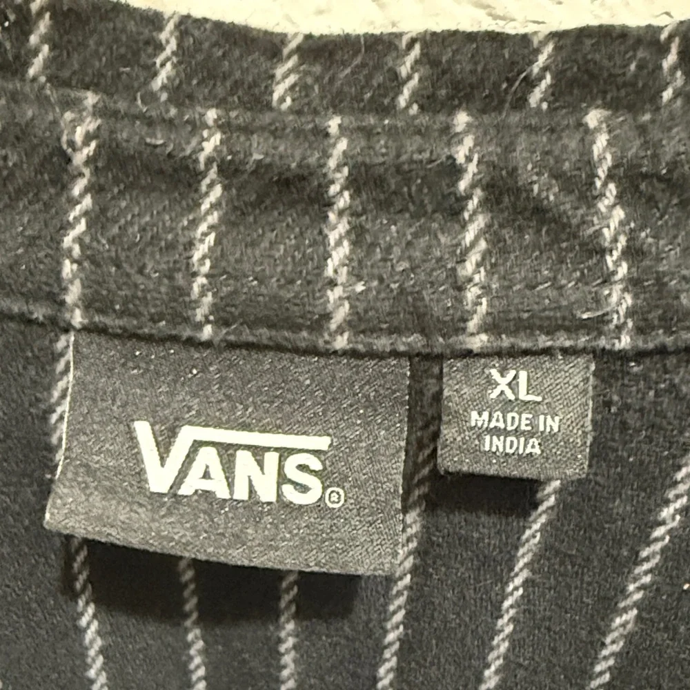 Vans Men's Black Pinstripe Shirt flanel - Picture 3 of 7